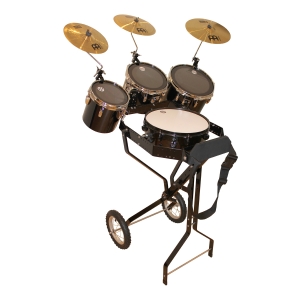 Schlagzeugwagen mit Snare, 3 Toms, Hi-Hat Rosette, 3 Becken
