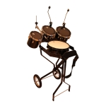 Schlagzeugwagen mit Snare, 3 Toms, Hi-Hat Halterung, 2 Beckenhalter
